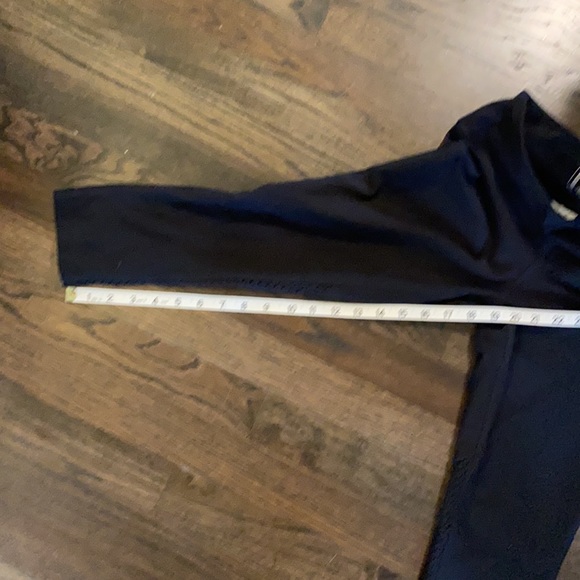 Mondetta Black Capri Leggings XS laser cut EUC - Picture 6 of 9